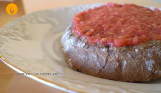 Grated Natural Tomato on Toast with Olive Oil