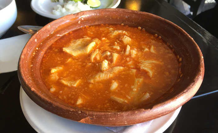 Menudo. Receta de comida mexicana