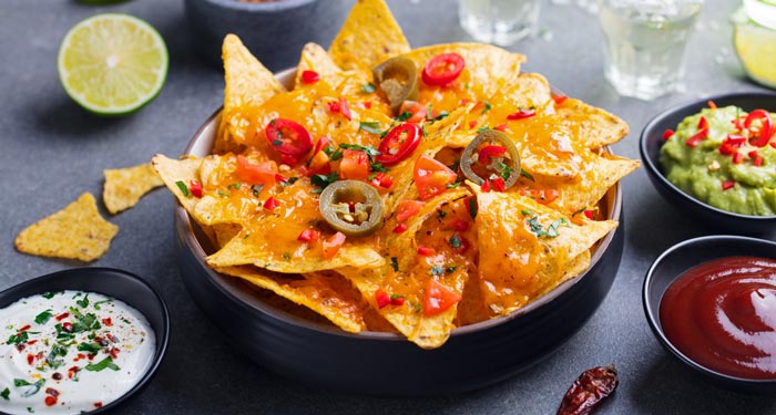 Botana de totopos. Receta mexicana fácil