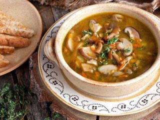 Caldo de hongos. Receta mexicana fácil