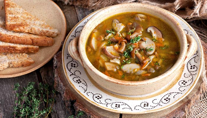 Caldo de hongos. Receta mexicana fácil