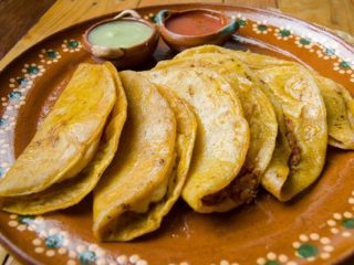 Tacos de canasta. Receta de comida mexicana