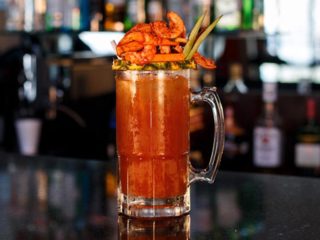 Michelada con camarones. Receta fácil