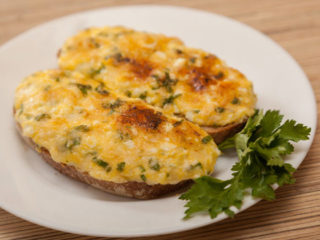 Molletes con huevos. Receta mexicana