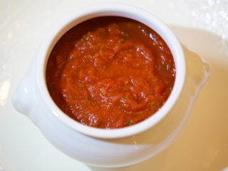 Salsa de jitomate con chipotle. Receta mexicana sencilla