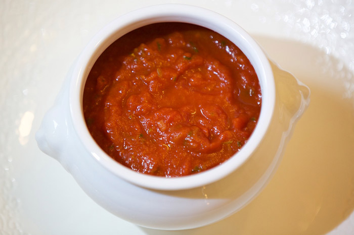 Salsa de jitomate con chipotle. Receta mexicana sencilla