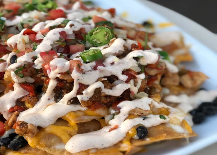 Totopos con carne y frijoles. Receta fácil