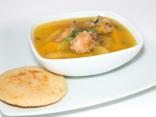 Caldo de pollo con papa. Receta sencilla