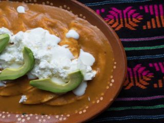 Enfrijoladas cremosas picantes. Receta sencilla