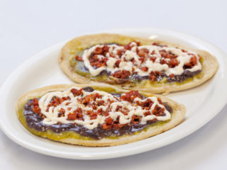 Huaraches de frjioles y chorizo. Receta fácil