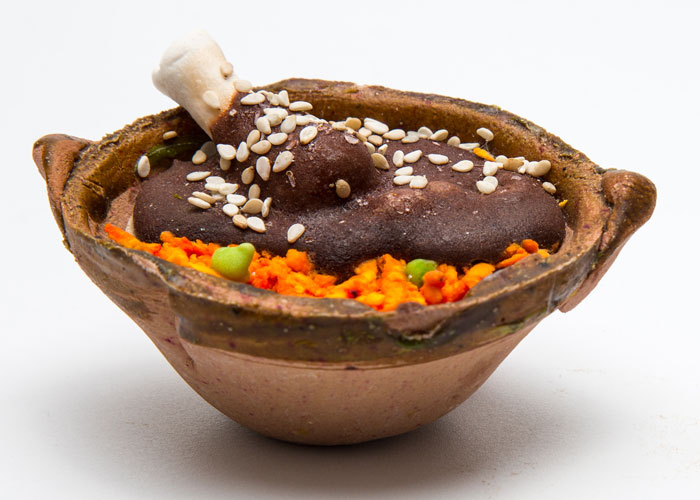 Mole rojo con guajolote. Receta tradicional