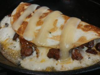 Quesadillas de bisteces. Receta mexicana
