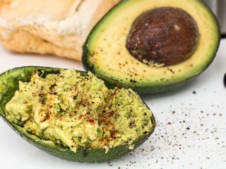 Guacamole picante. Receta mexicana fácil