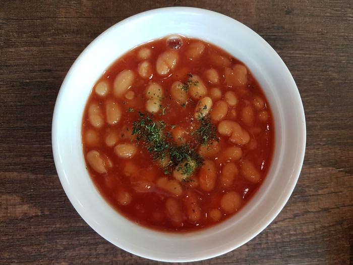 Frijoles charros veganos. Receta mexicana