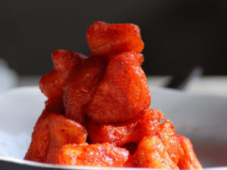 Mango deshidratado enchilado. Receta mexicana