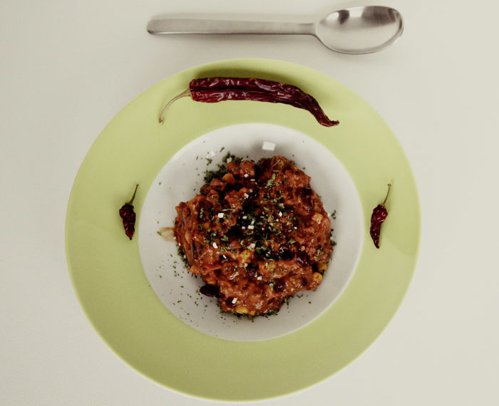 Picadillo en chile guajillo. Receta fácil