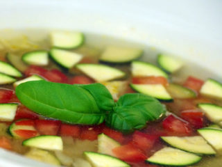 Sopa de calabacitas, papa y cilantro. Receta fácil