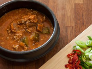 Carne de cerdo entomatada. Receta mexicana