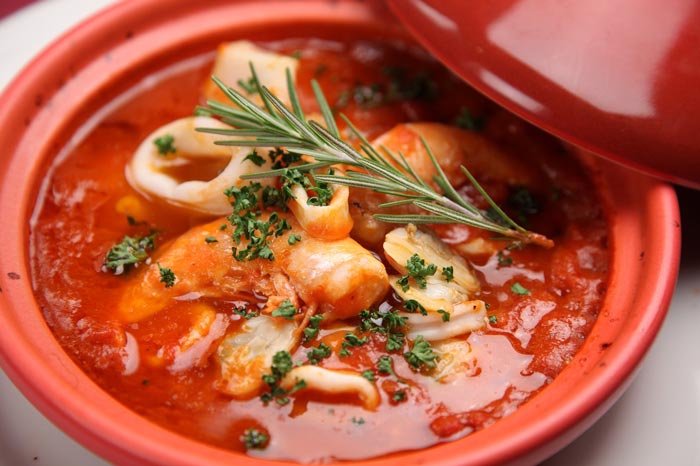 Pozole de mariscos. Receta sencilla