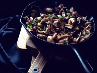 Tacos de pollo con champiñones. Receta fácil