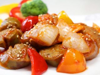 Alambre de Salchichas. Receta mexicana