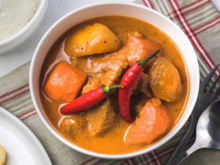 Bisteces en Salsa de cacahuate. Receta fácil