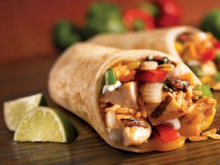 Fajitas de Pollo con Guacamole. Receta mexicana rápida
