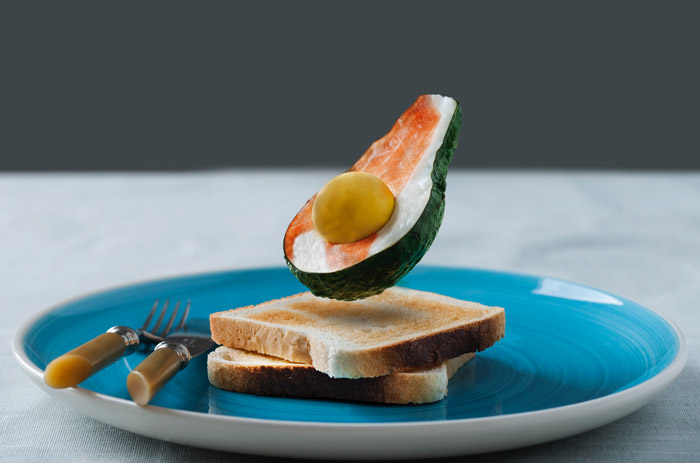 Aguacates rellenos de huevo al horno. Receta fácil