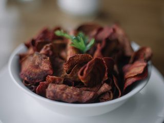 Chips de Betabel y Camote. Receta fácil