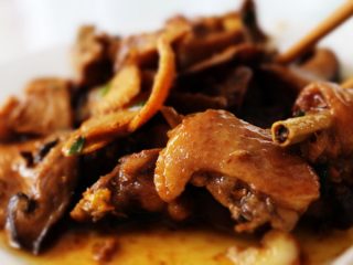 Costillas de Cerdo en Salsa Chicatana. Receta mexicana