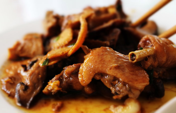 Costillas de Cerdo en Salsa Chicatana. Receta mexicana