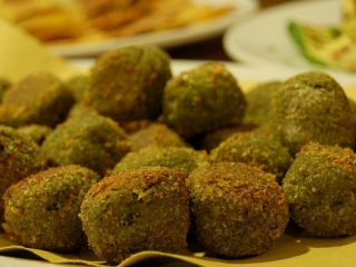 Albóndigas de Espinacas y Queso empanizadas. Receta fácil