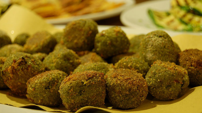 Albóndigas de Espinacas y Queso empanizadas. Receta fácil