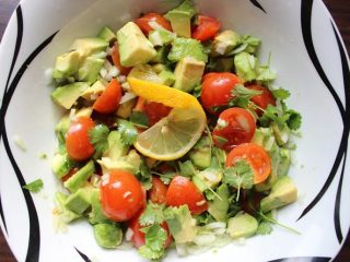 Ensalada de Aguacate mexicana. Receta fácil