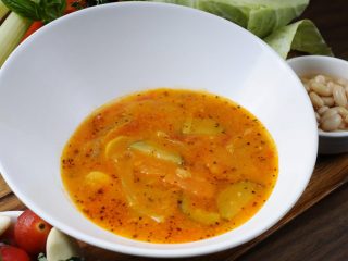 Sopa de Nopales con Chile Morita. Receta fácil