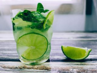 Agua de Chaya y Limón. Receta mexicana