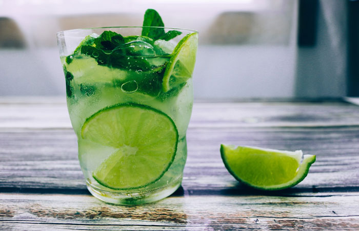 Agua de Chaya y Limón. Receta mexicana