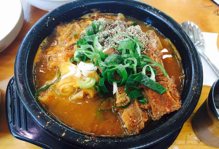 Birria de cerdo tradicional. Receta fácil