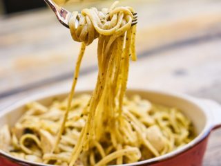 Pasta con Chapulines. Receta mexicana