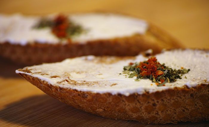 Molletes con Rajas. Receta mexicana fácil