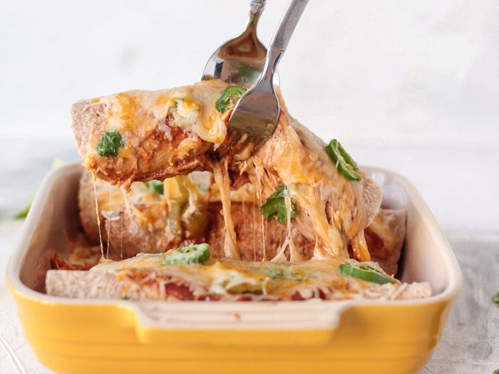 Enchiladas en Salsa de Cacahuate. Receta mexicana