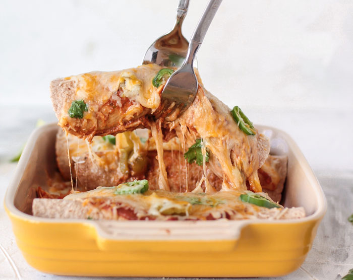 Enchiladas en Salsa de Cacahuate. Receta mexicana