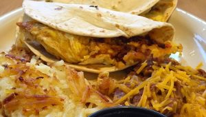 Tacos de Alambre de Chicharrón y bistec. Receta fácil