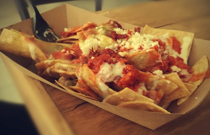 Totopos con Tinga de Longaniza. Receta fácil