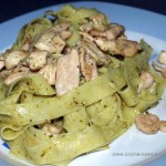 Nidos de pasta con pollo al pesto