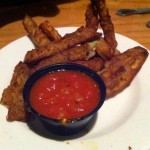 Berenjenas fritas con salmorejo y miel de caña