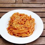 Tallarines con Tomate y Gambas. Receta de pasta fácil