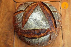 Pan de hogaza de trigo con masa madre