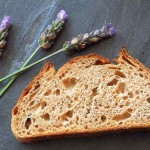 Pan de espelta, lavanda y masa madre