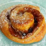 Caracolas con crema pastelera y pasas